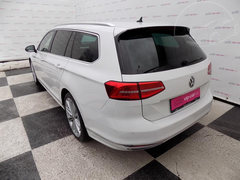 2017 Volkswagen Passat - 3