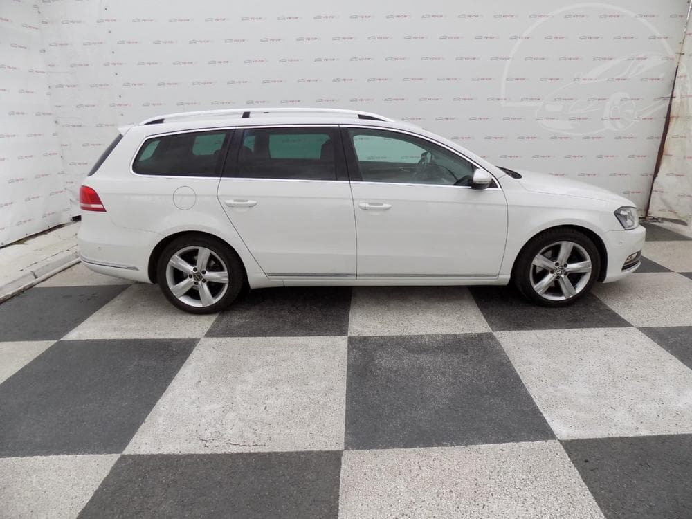 2011 Volkswagen PASSAT - 5