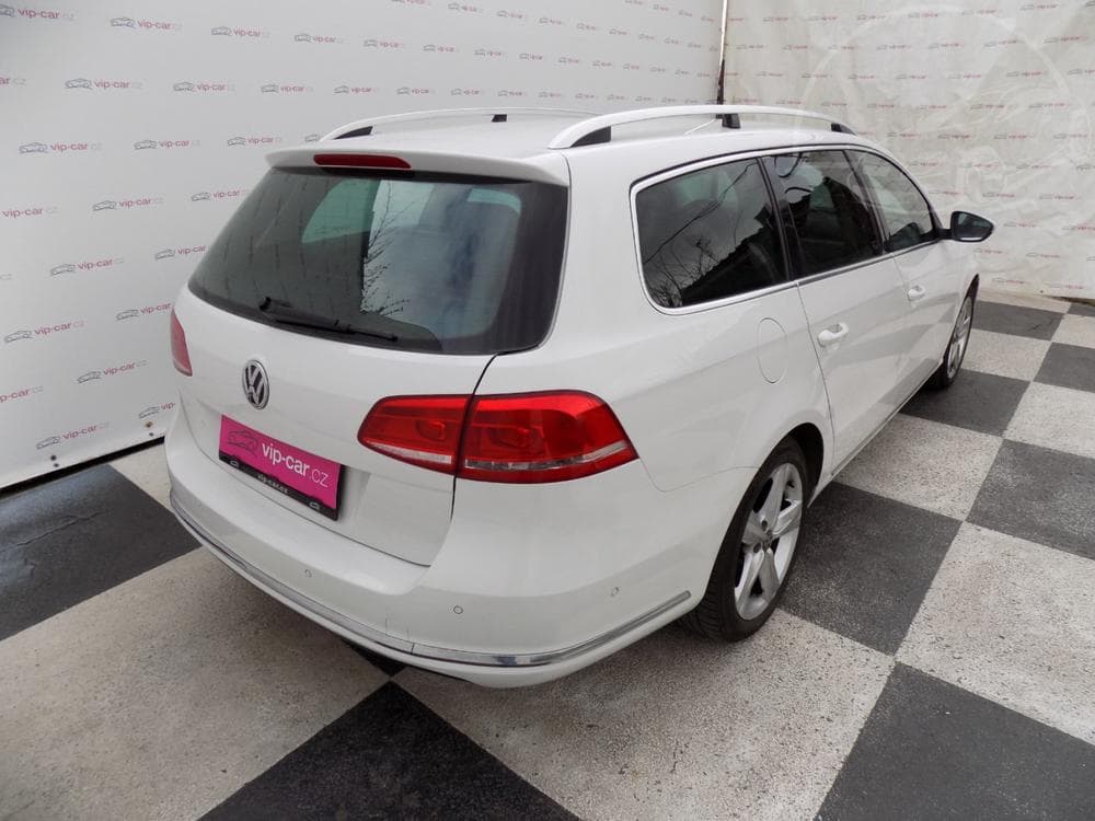 2011 Volkswagen PASSAT - 6