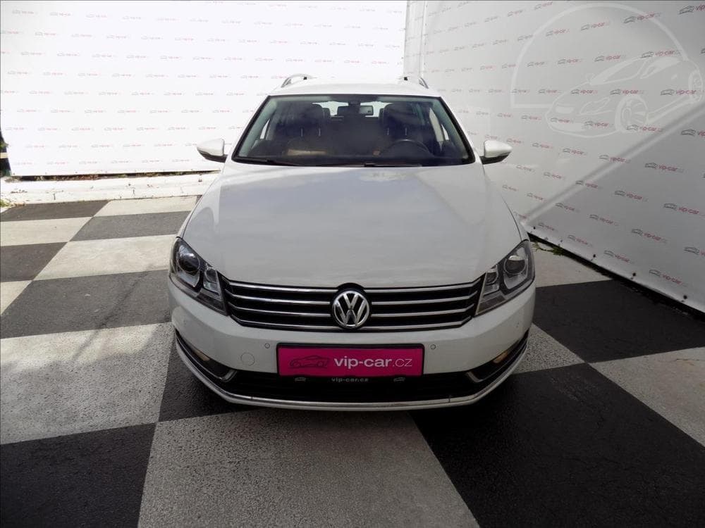 2011 Volkswagen PASSAT - 8