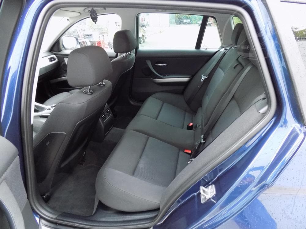 2010 BMW 3-Series - 10