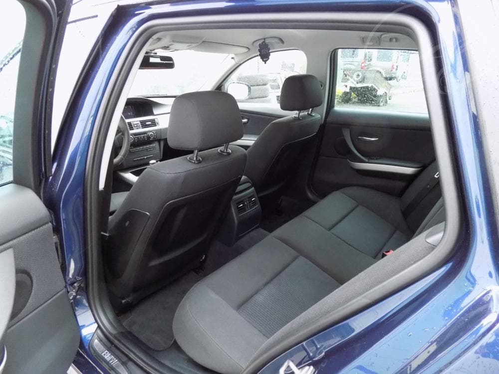 2010 BMW 3-Series - 11