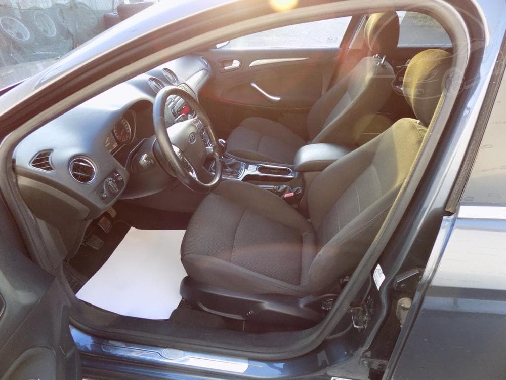 2010 Ford MONDEO - 11
