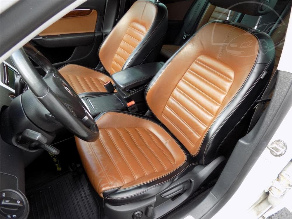 2011 Volkswagen PASSAT - 12