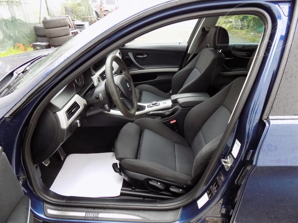 2010 BMW 3-Series - 12