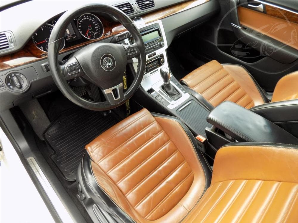 2011 Volkswagen PASSAT - 13