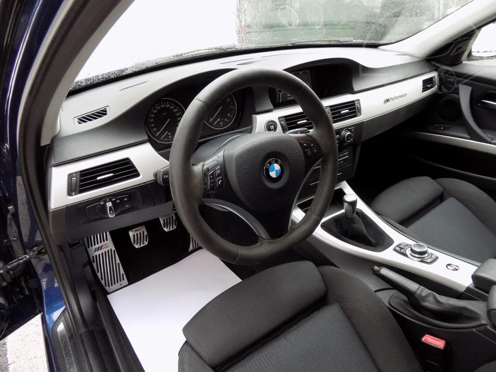 2010 BMW 3-Series - 13