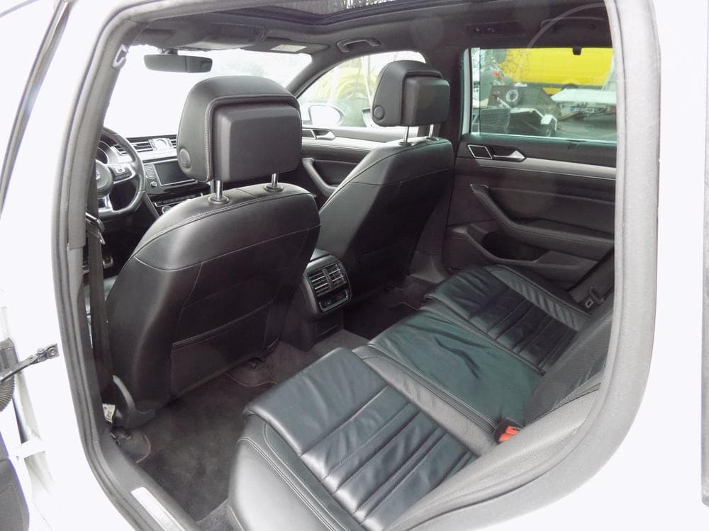 2017 Volkswagen Passat - 14