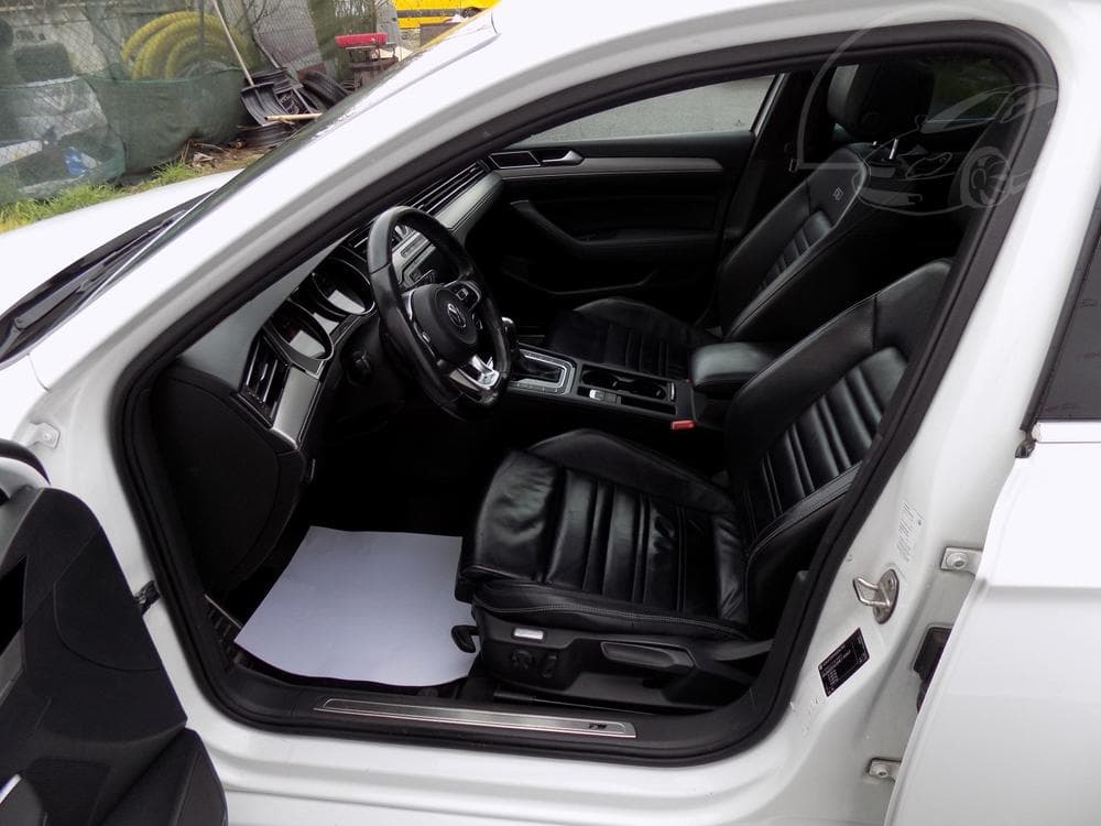 2017 Volkswagen Passat - 16