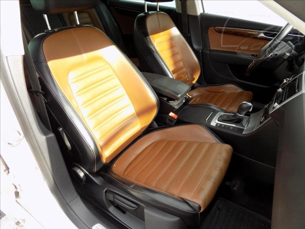 2011 Volkswagen PASSAT - 17
