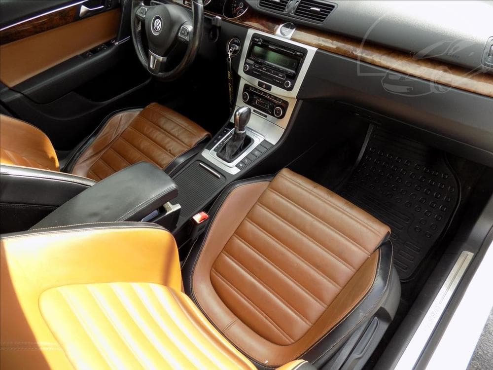 2011 Volkswagen PASSAT - 18