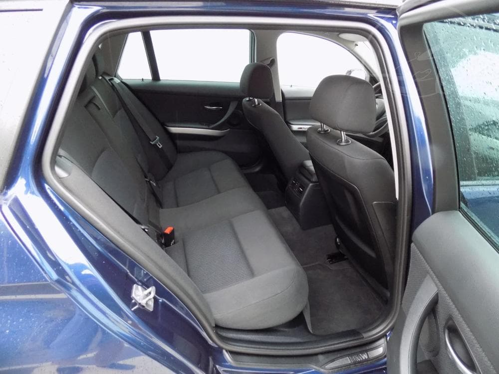 2010 BMW 3-Series - 18