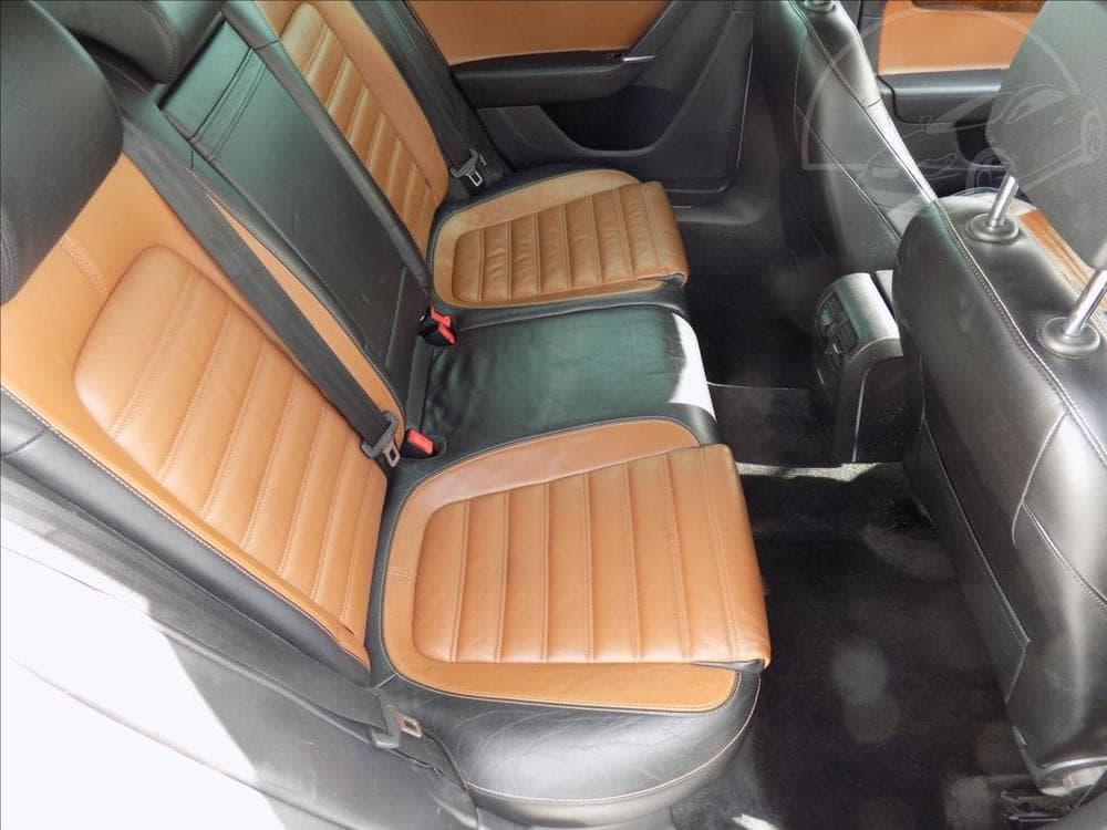 2011 Volkswagen PASSAT - 19