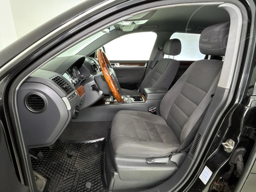 2008 Volkswagen Touareg - 7