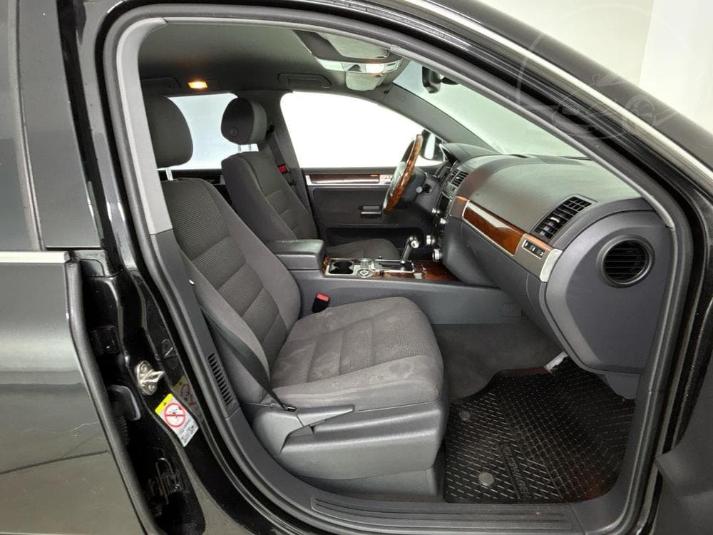 2008 Volkswagen Touareg - 9