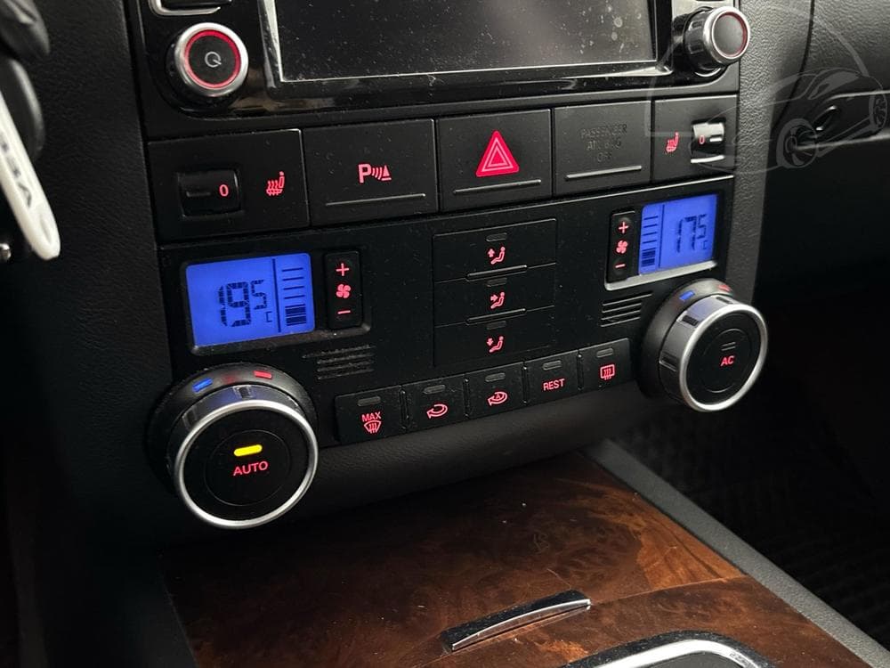 2008 Volkswagen Touareg - 19