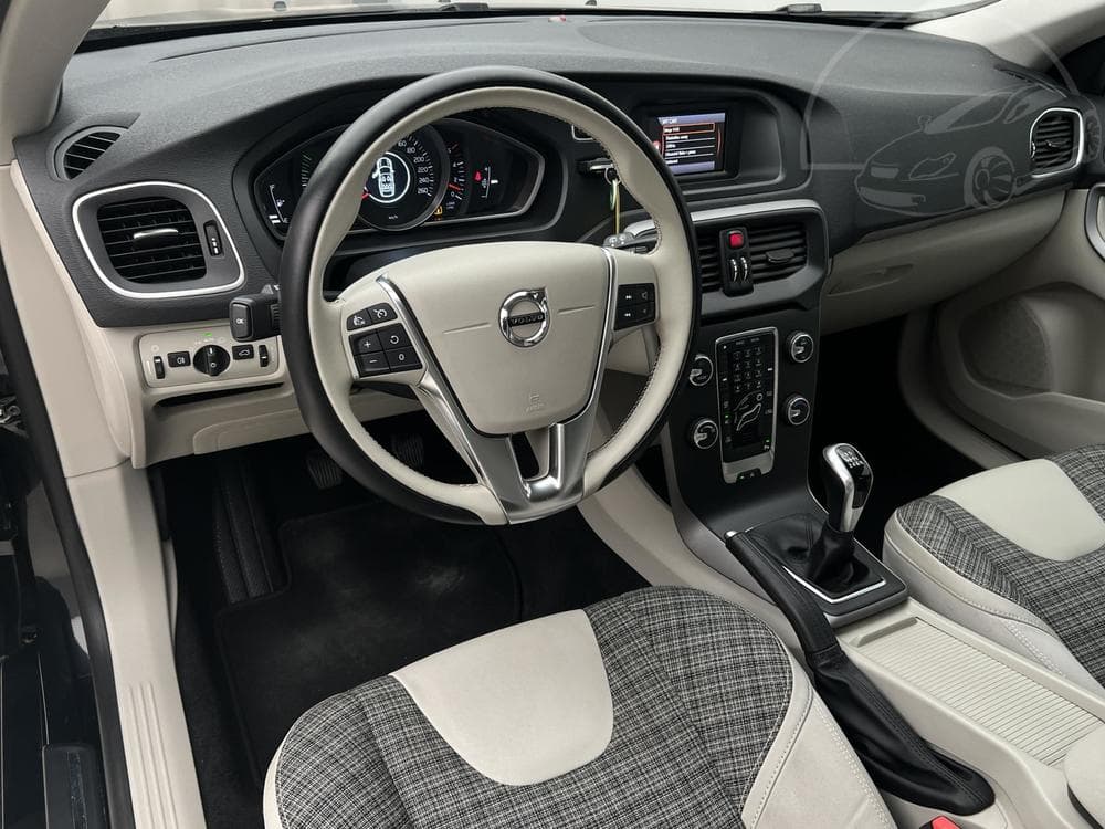 2017 Volvo V40 - 4