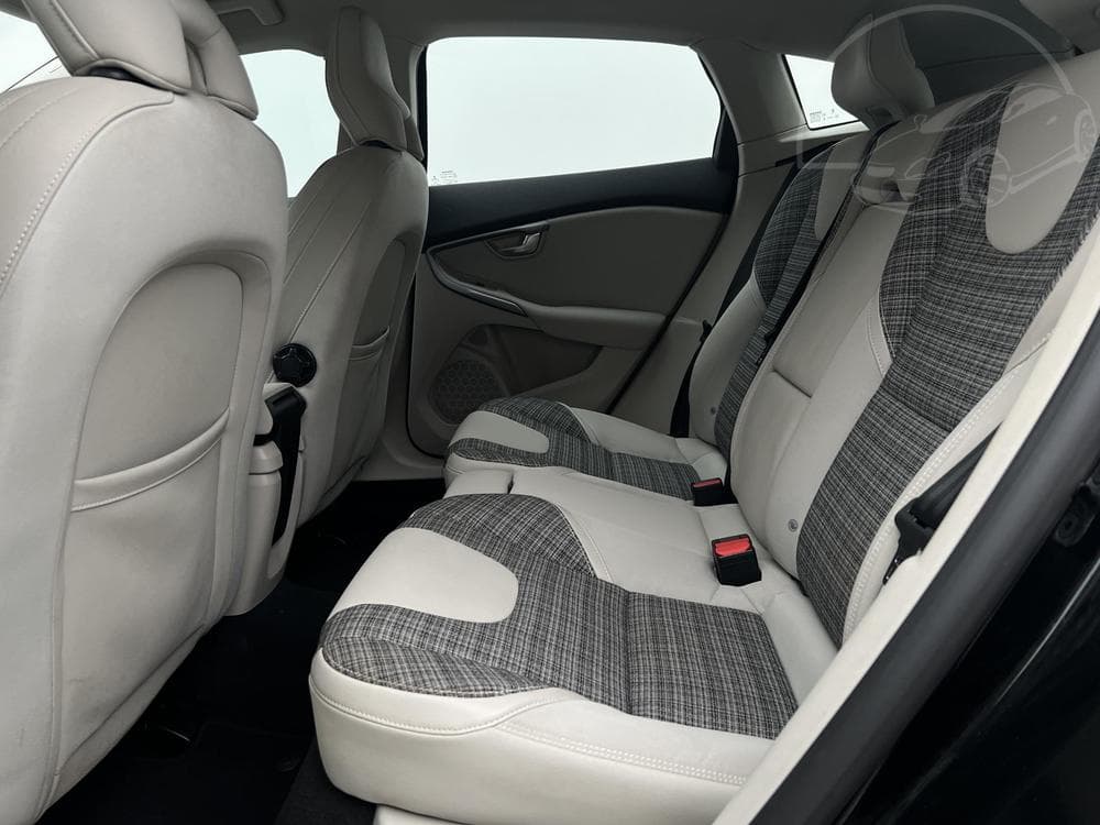 2017 Volvo V40 - 5