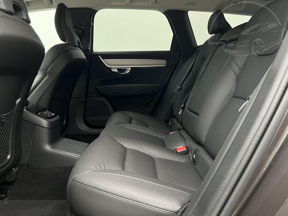 2025 Volvo V90 - 11
