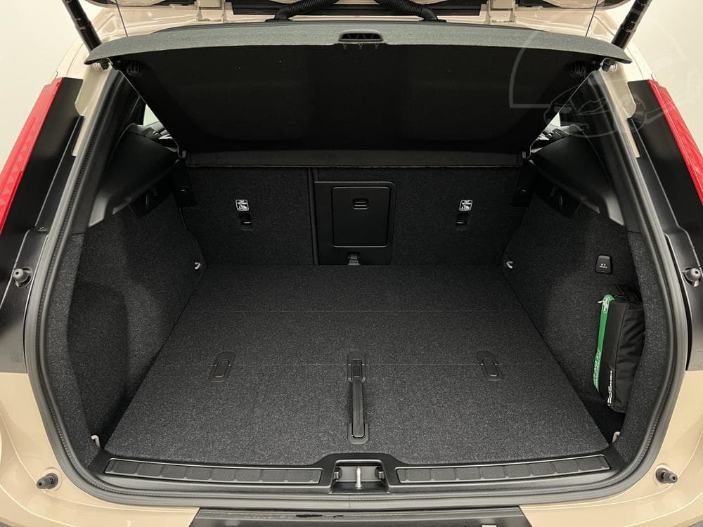 2025 Volvo Xc40 - 11