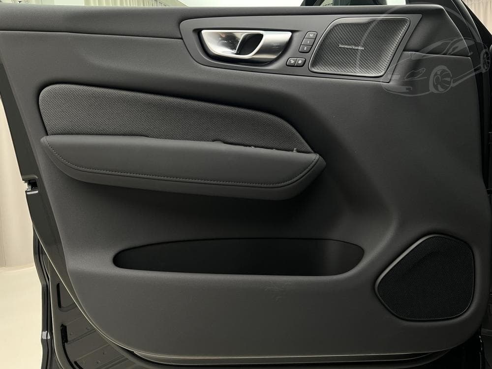 2025 Volvo XC60 - 13