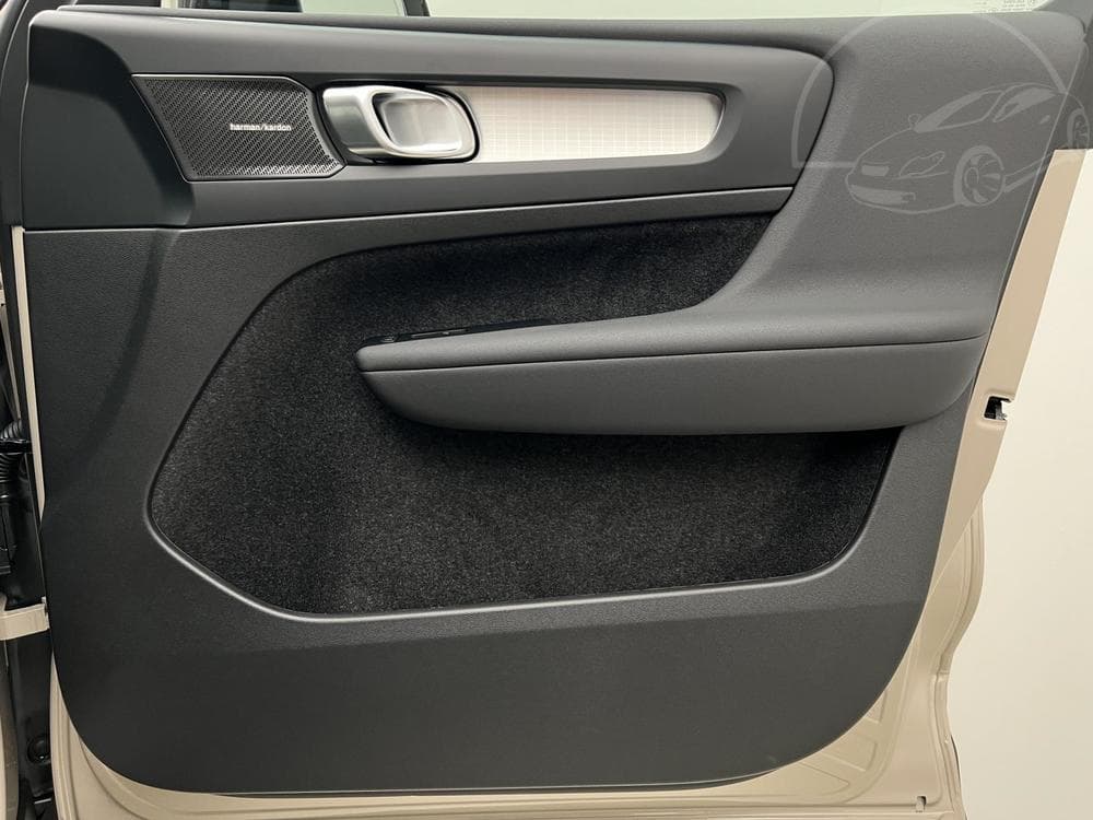 2025 Volvo Xc40 - 13