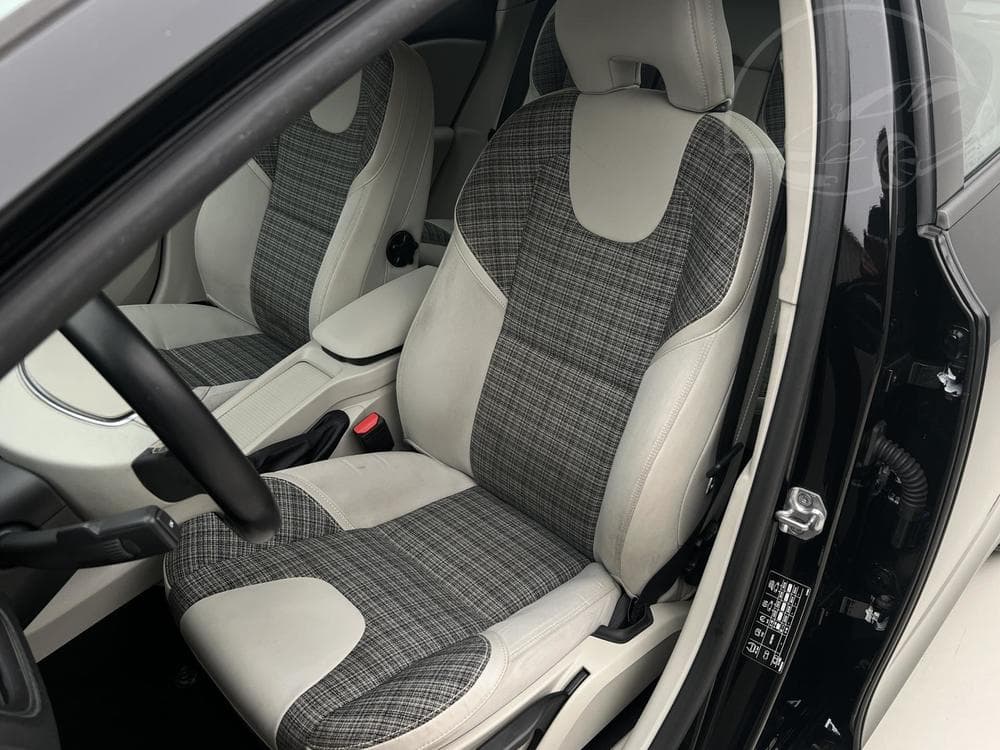 2017 Volvo V40 - 14