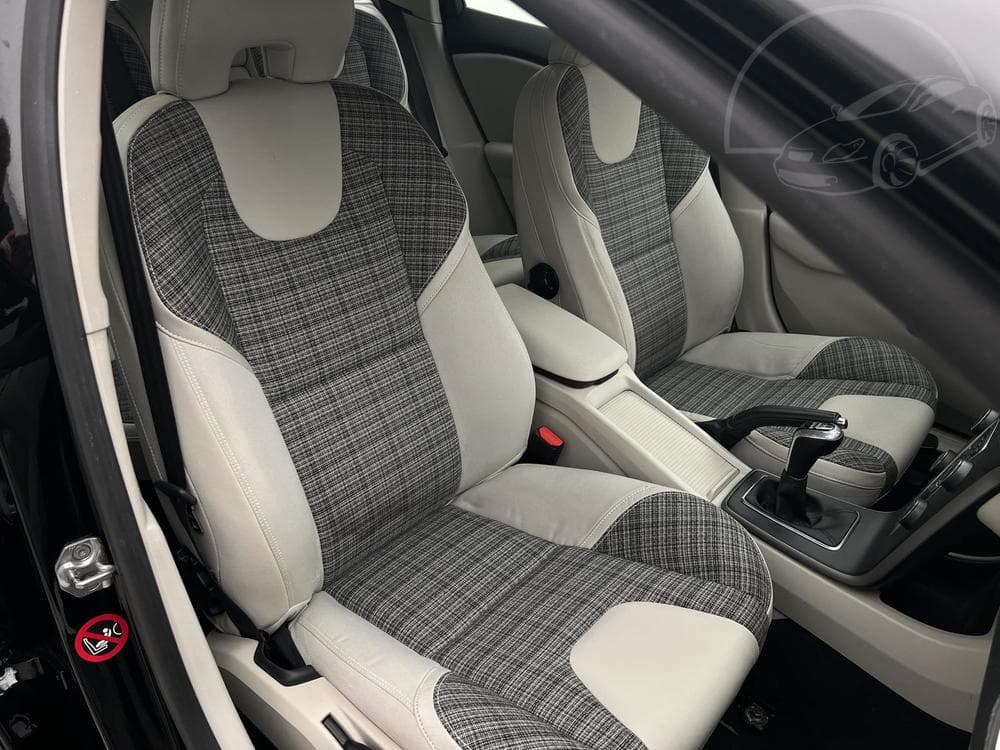 2017 Volvo V40 - 16