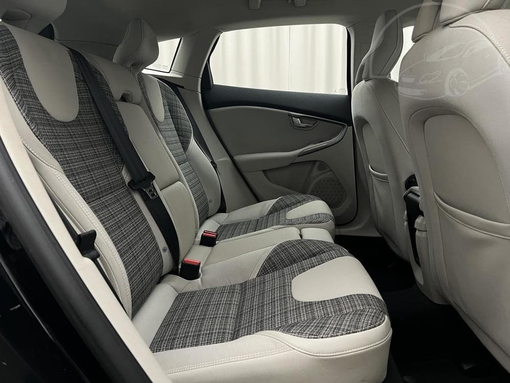 2017 Volvo V40 - 17