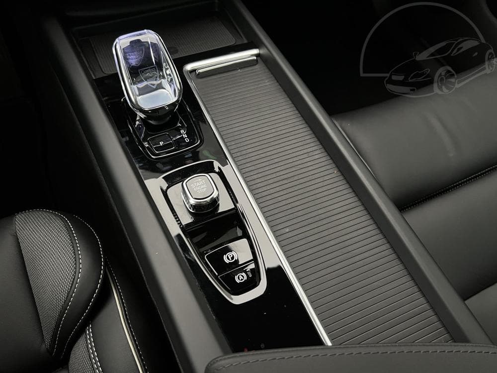 2025 Volvo XC60 - 33
