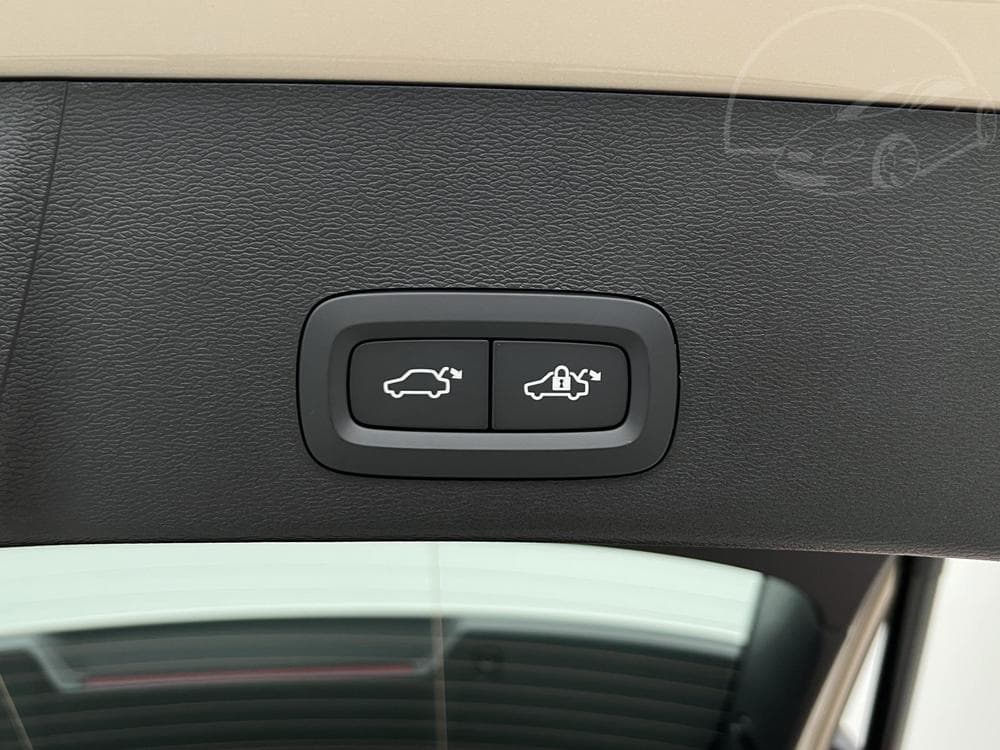 2025 Volvo Xc40 - 33