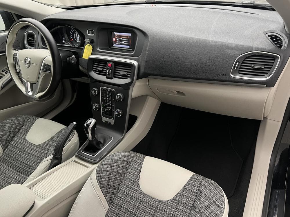 2017 Volvo V40 - 18