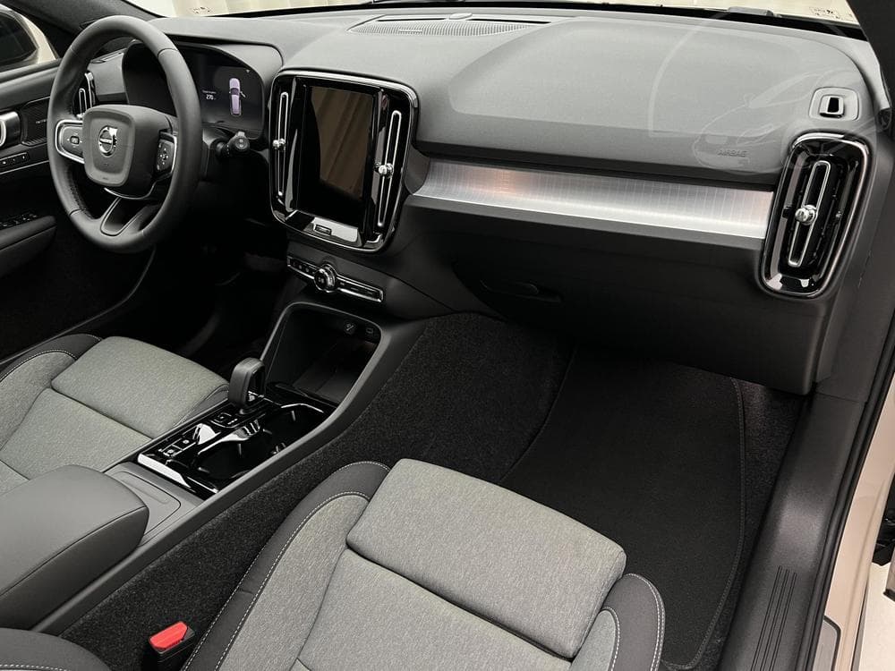 2025 Volvo Xc40 - 35