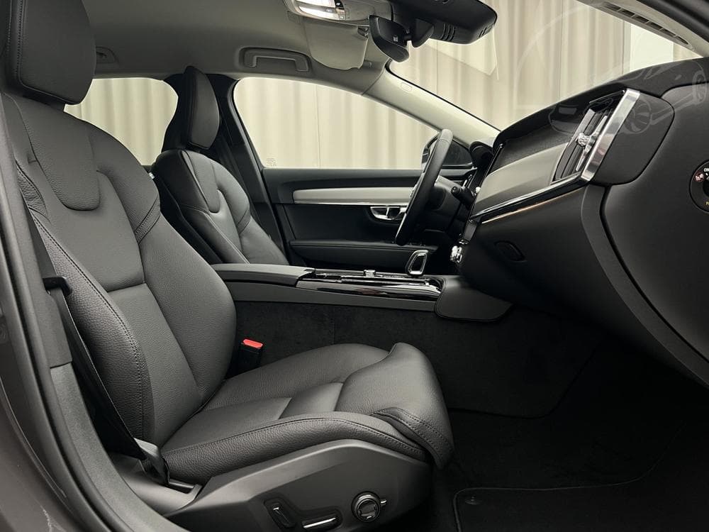 2025 Volvo V90 - 37