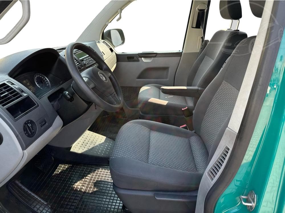 2012 Volkswagen Transporter - 11