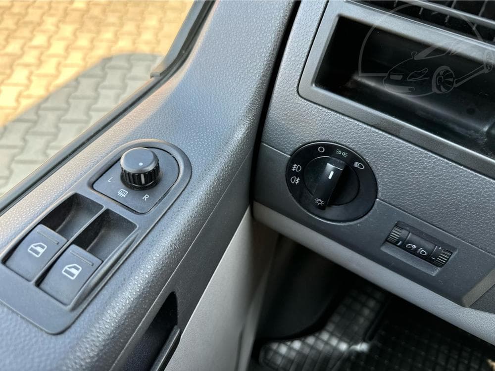 2012 Volkswagen Transporter - 13