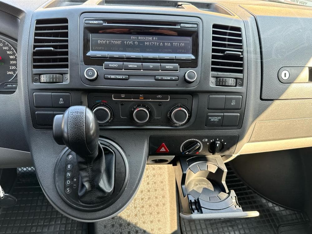 2012 Volkswagen Transporter - 16