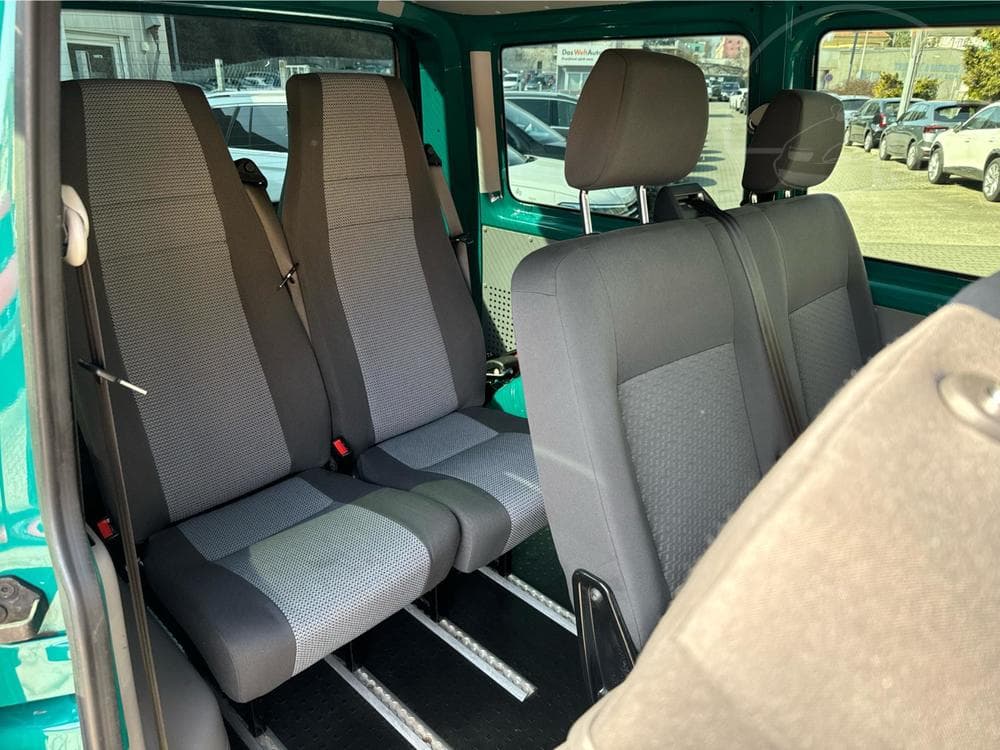 2012 Volkswagen Transporter - 19