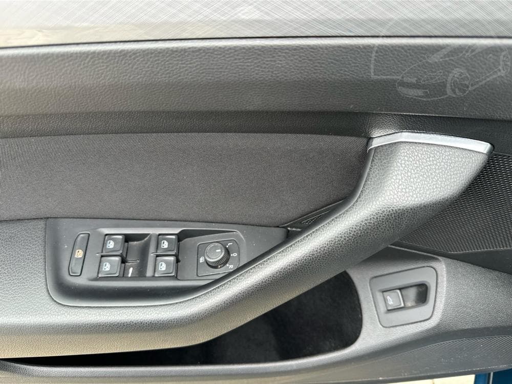 2023 Volkswagen PASSAT - 37