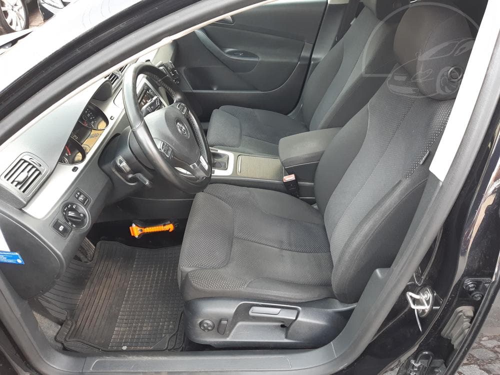 2010 Volkswagen PASSAT - 8
