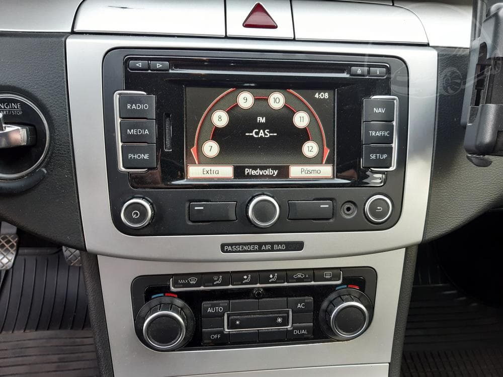 2010 Volkswagen PASSAT - 10
