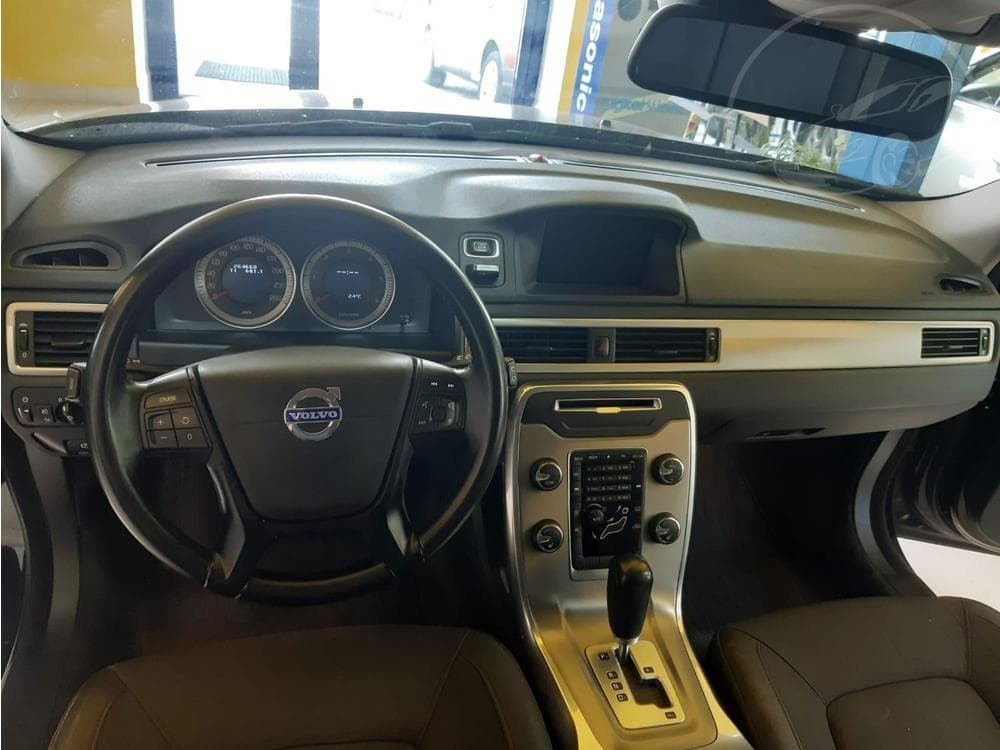 2012 Volvo V70 - 10