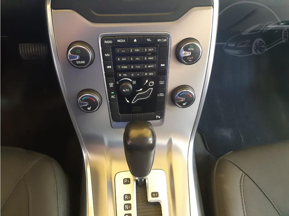 2012 Volvo V70 - 12