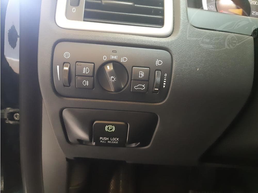 2012 Volvo V70 - 15