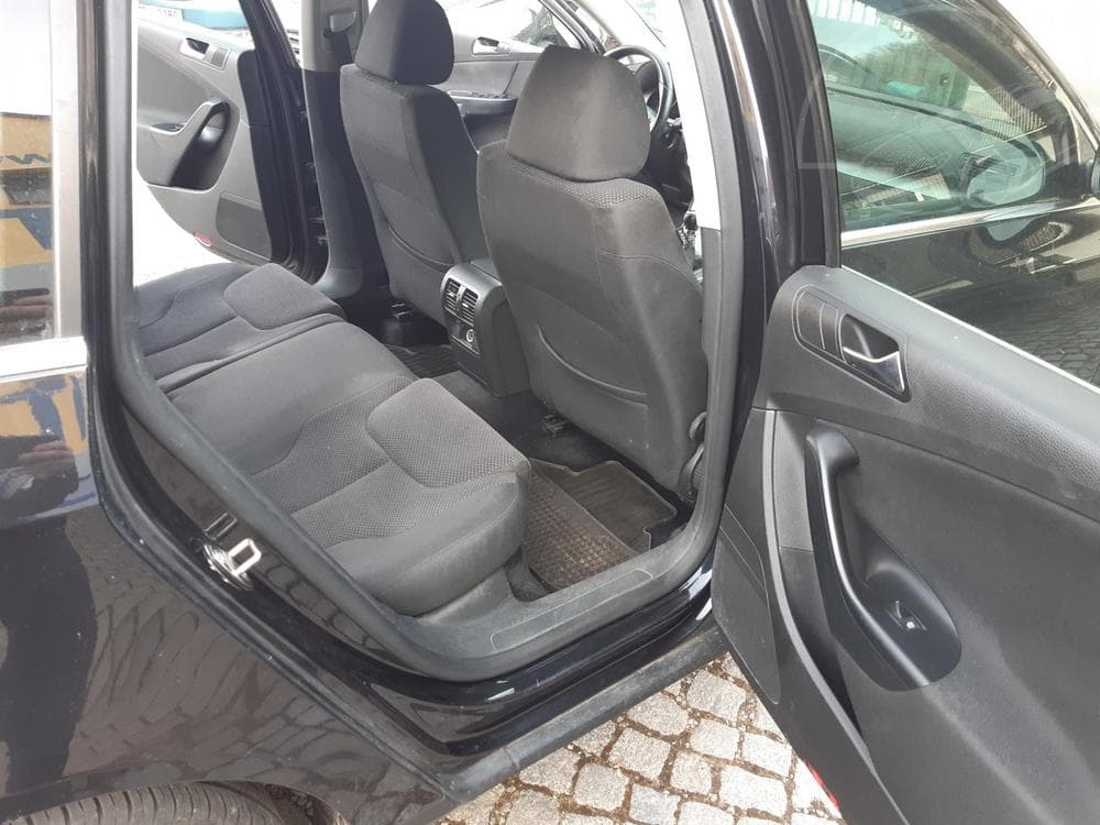 2010 Volkswagen PASSAT - 17