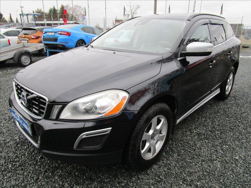 Volvo XC60 2.4 D3 AWD, R Design, kůže
