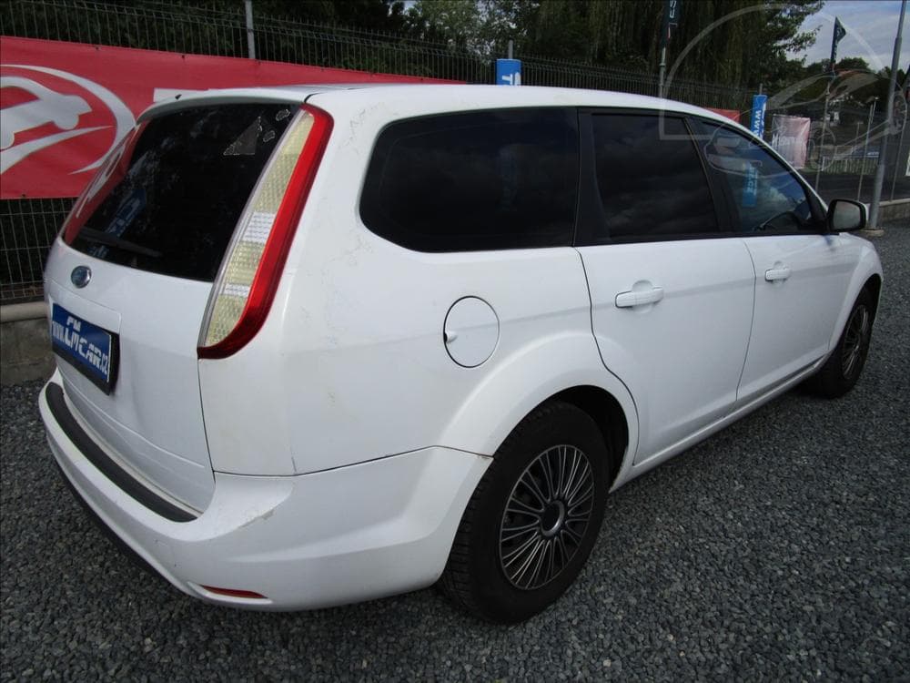 2010 Ford Focus - 10