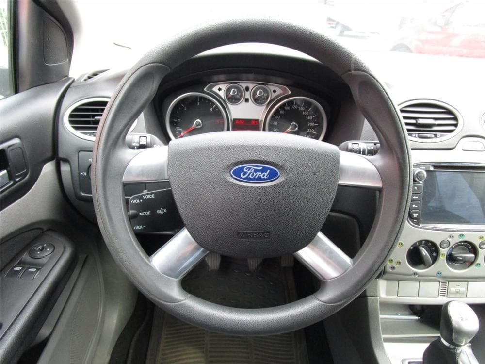 2010 Ford Focus - 22