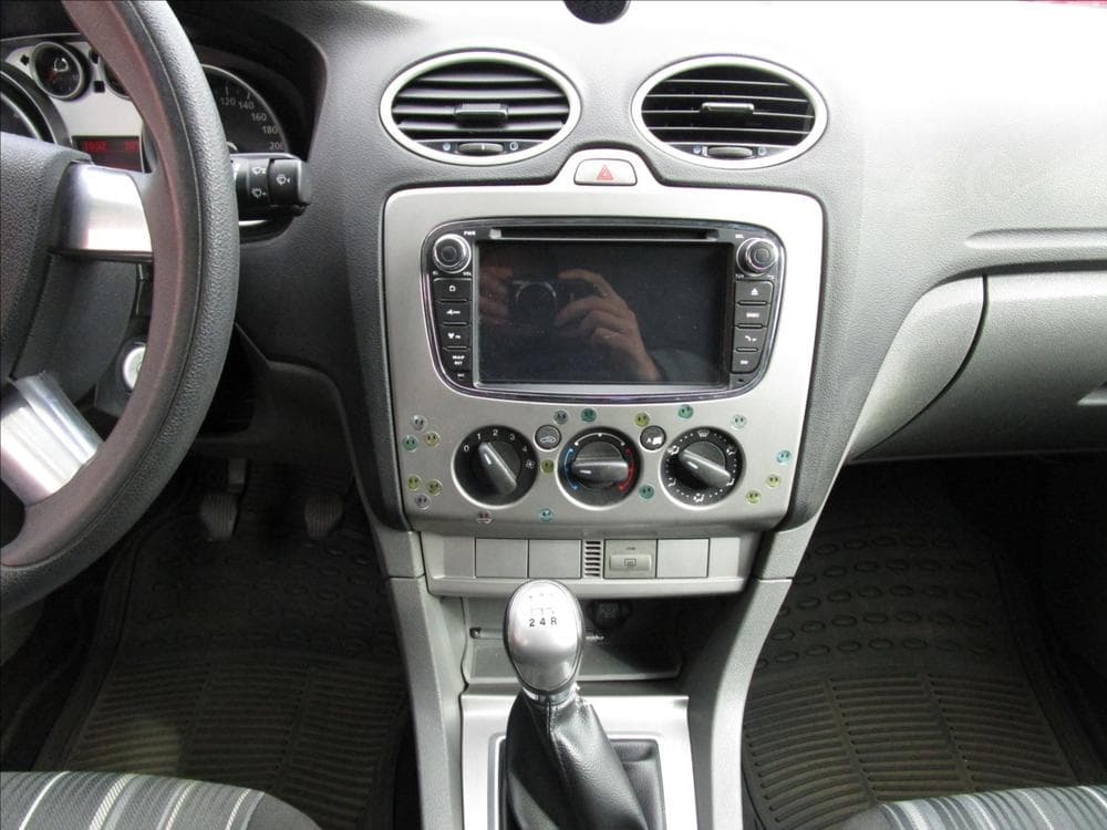 2010 Ford Focus - 25