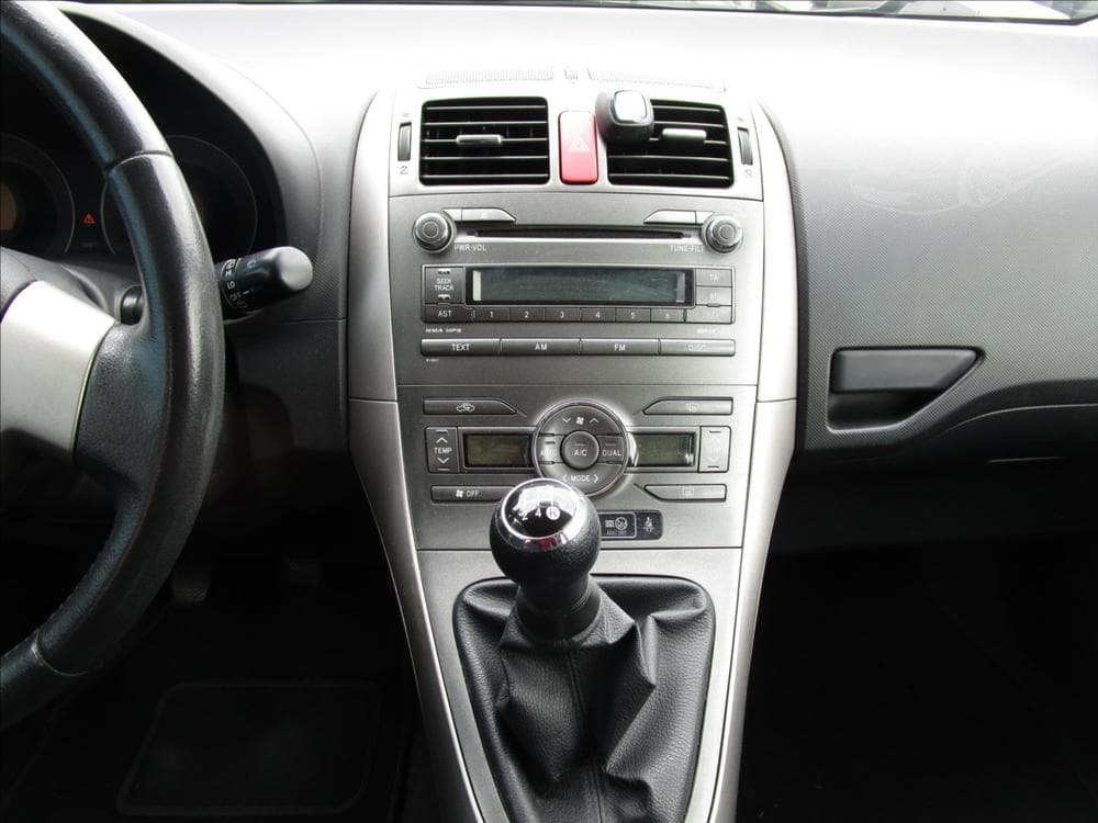 2008 Toyota Auris - 25